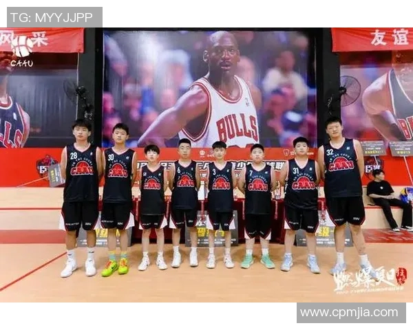 篮球明星现场展现歌唱才华引发粉丝热烈欢呼与惊喜反响